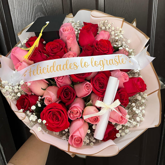 SILVIA - Ramo de Graduación con 36 Rosas Rojas y Rosas