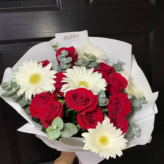 ALICIA - Ramo con 12 Rosas y 5 Gerberas