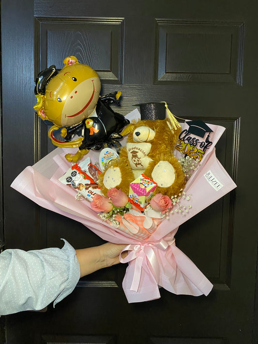 BETTY - Bouquet de Graduación con 3 Rosas y Peluche