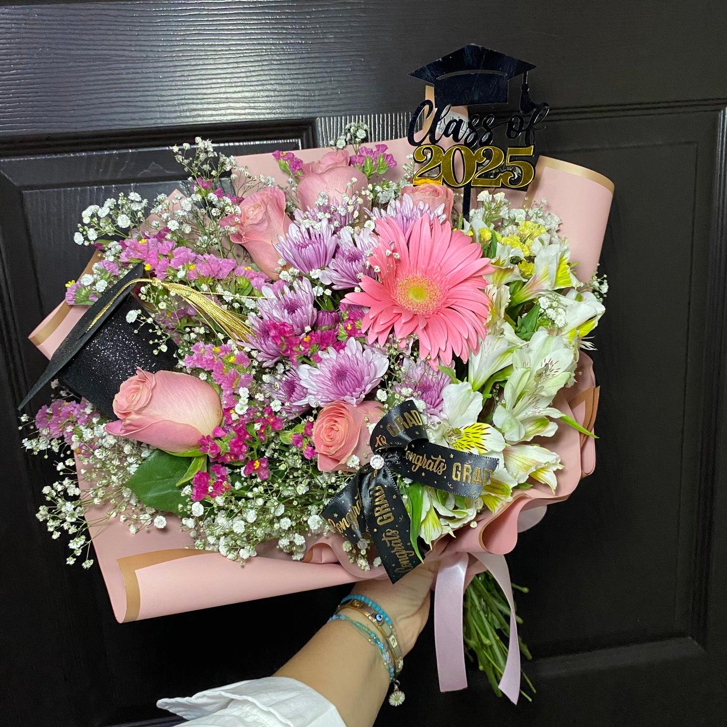 KIMBERLY - Ramo de Graduación con 5 Rosas y Gerbera