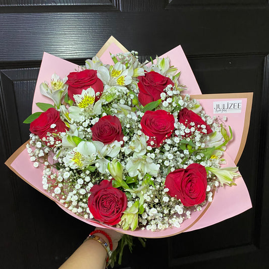 IVANNA - Ramo Clásico con 8 Rosas y Astromelias
