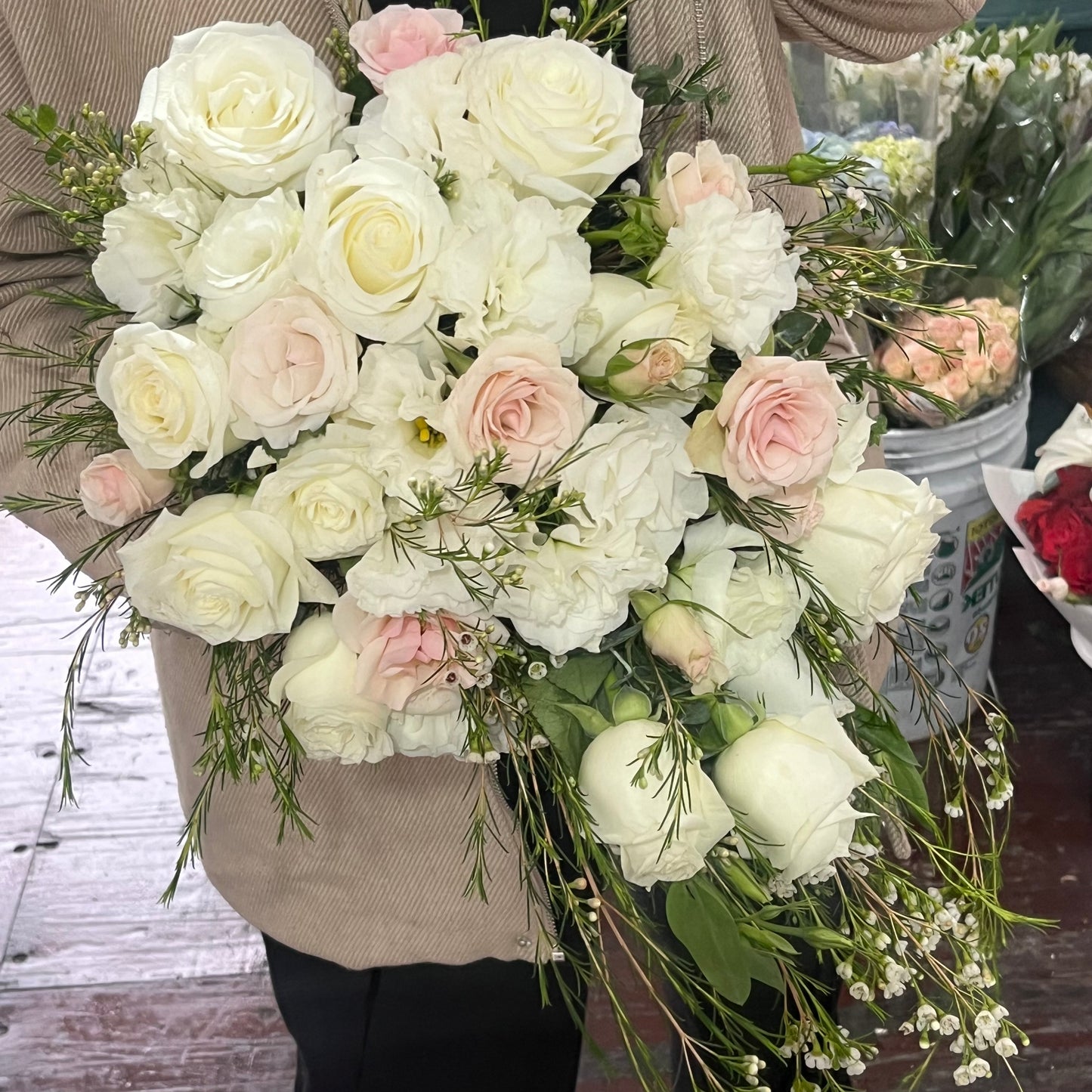 CASCADA DE AMOR - Ramo para boda con rosas