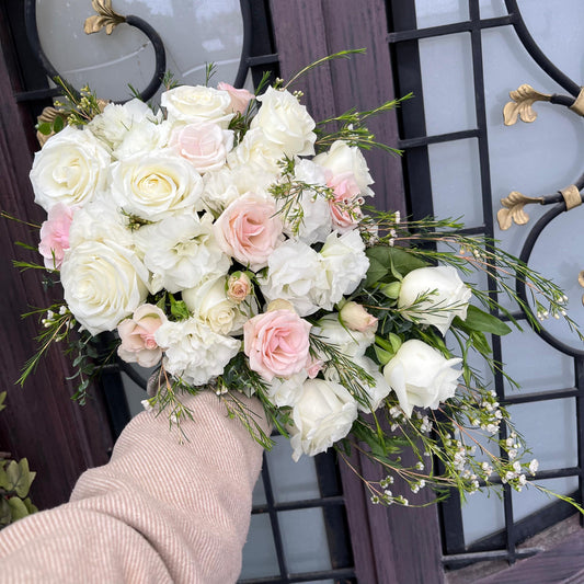 CASCADA DE AMOR - Ramo para boda con rosas