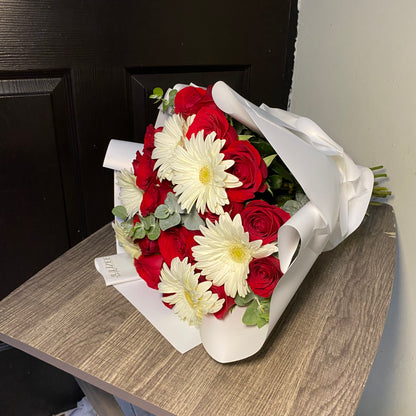 ROMINA - Ramo Grande con 20 Rosas y 6 Gerberas