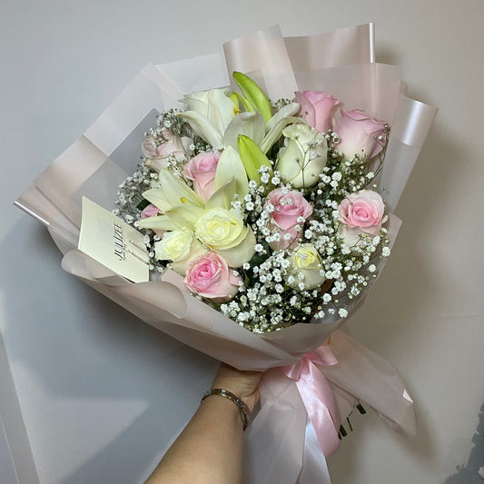 JULIA - Ramo Mixto con Rosas y LILIES