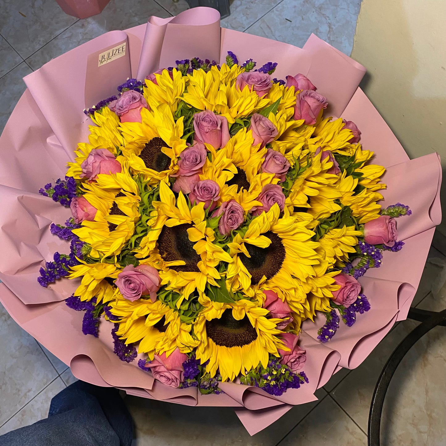 MARIEL - Ramo Gigante con 20 Girasoles y 25 Rosas