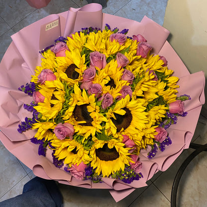 MARIEL - Ramo Gigante con 20 Girasoles y 25 Rosas