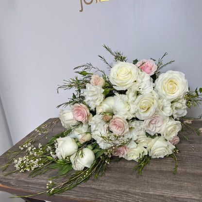 CASCADA DE AMOR - Ramo para boda con rosas